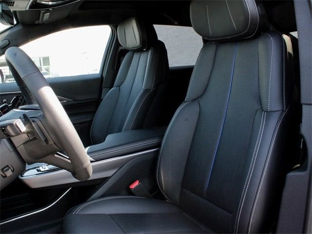 2025 Cadillac LYRIQ Luxury 1