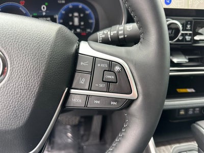 2025 Toyota Highlander Hybrid Platinum