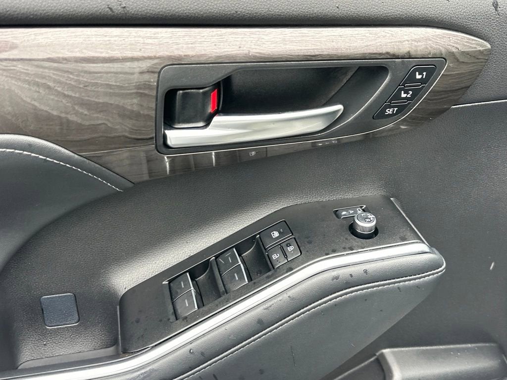 2025 Toyota Highlander Hybrid Platinum